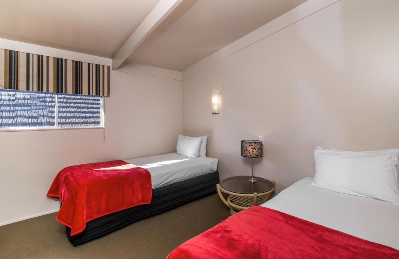 Twin Peaks Lakeside Inn Lago Lago Taupo Exterior foto