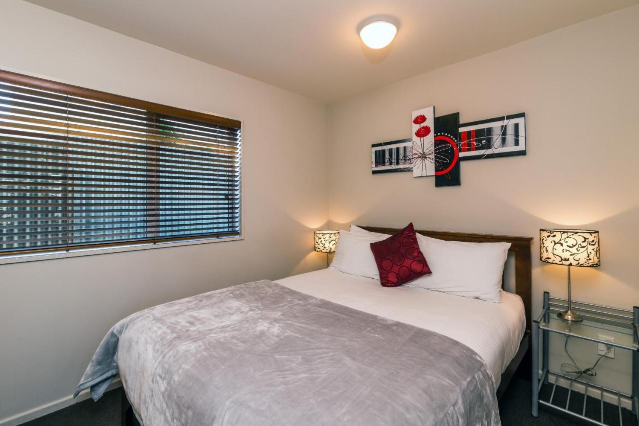 Twin Peaks Lakeside Inn Lago Lago Taupo Exterior foto