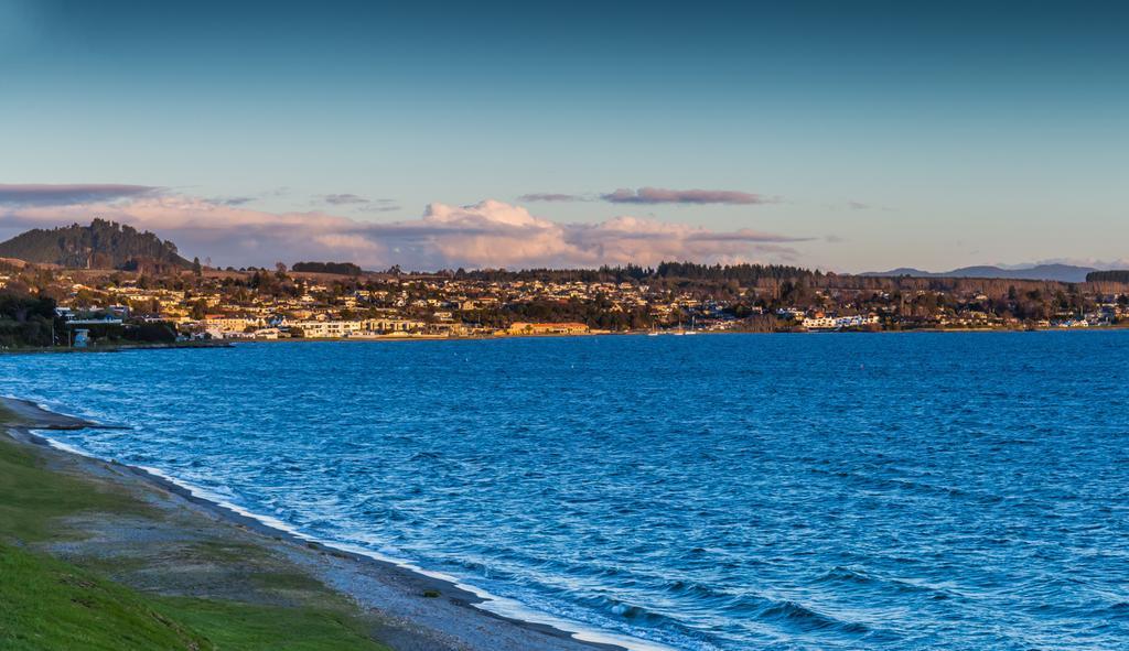 Twin Peaks Lakeside Inn Lago Lago Taupo Exterior foto