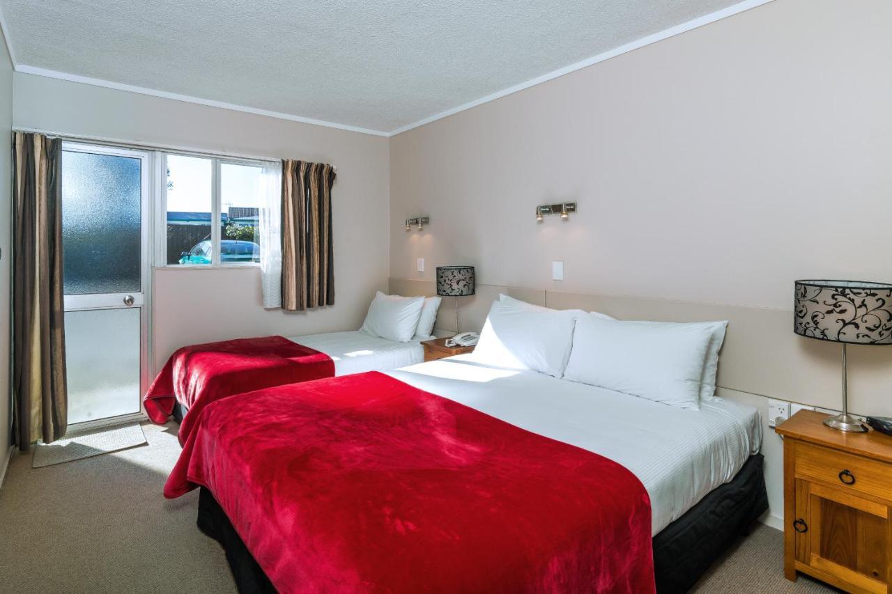 Twin Peaks Lakeside Inn Lago Lago Taupo Exterior foto
