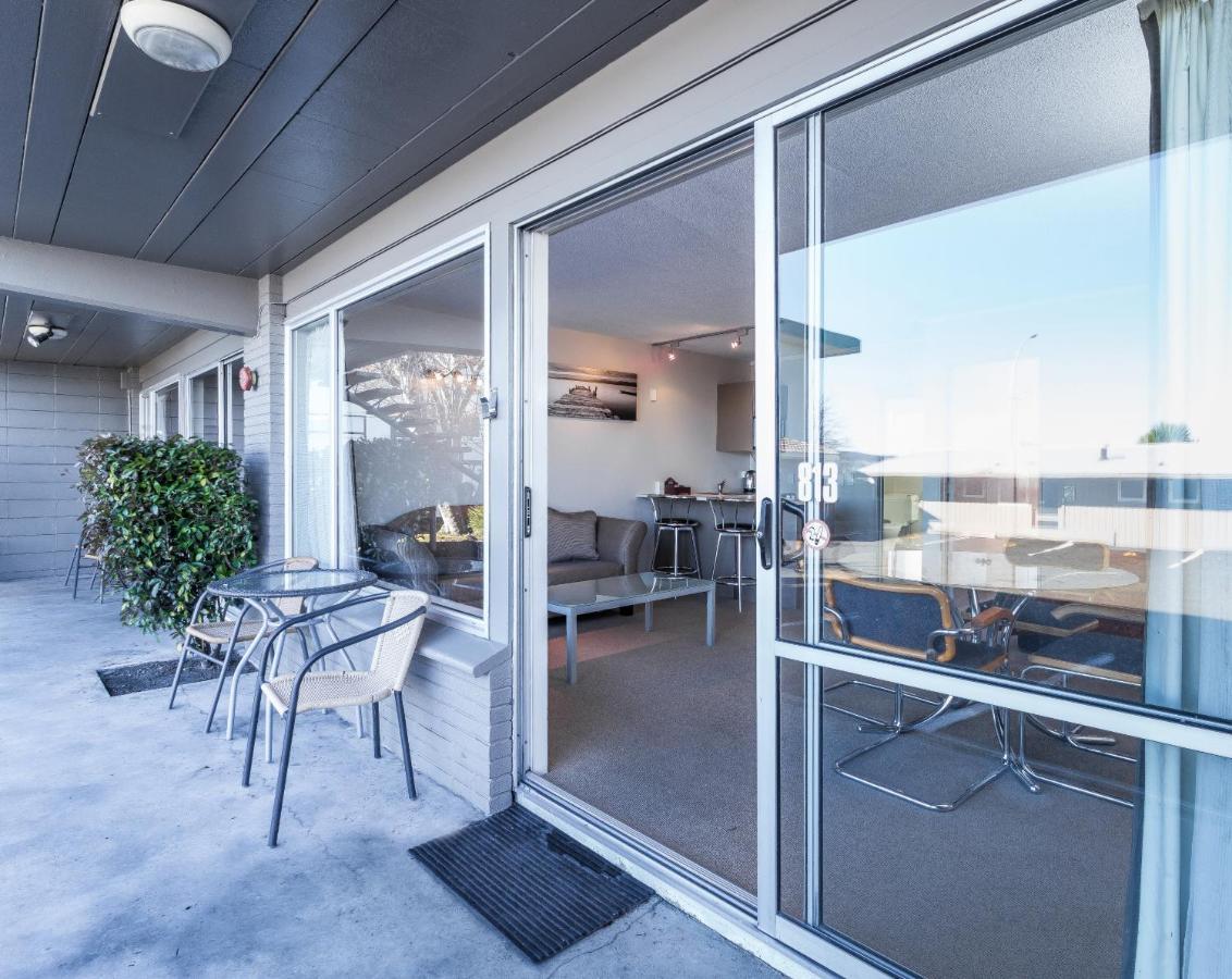Twin Peaks Lakeside Inn Lago Lago Taupo Exterior foto